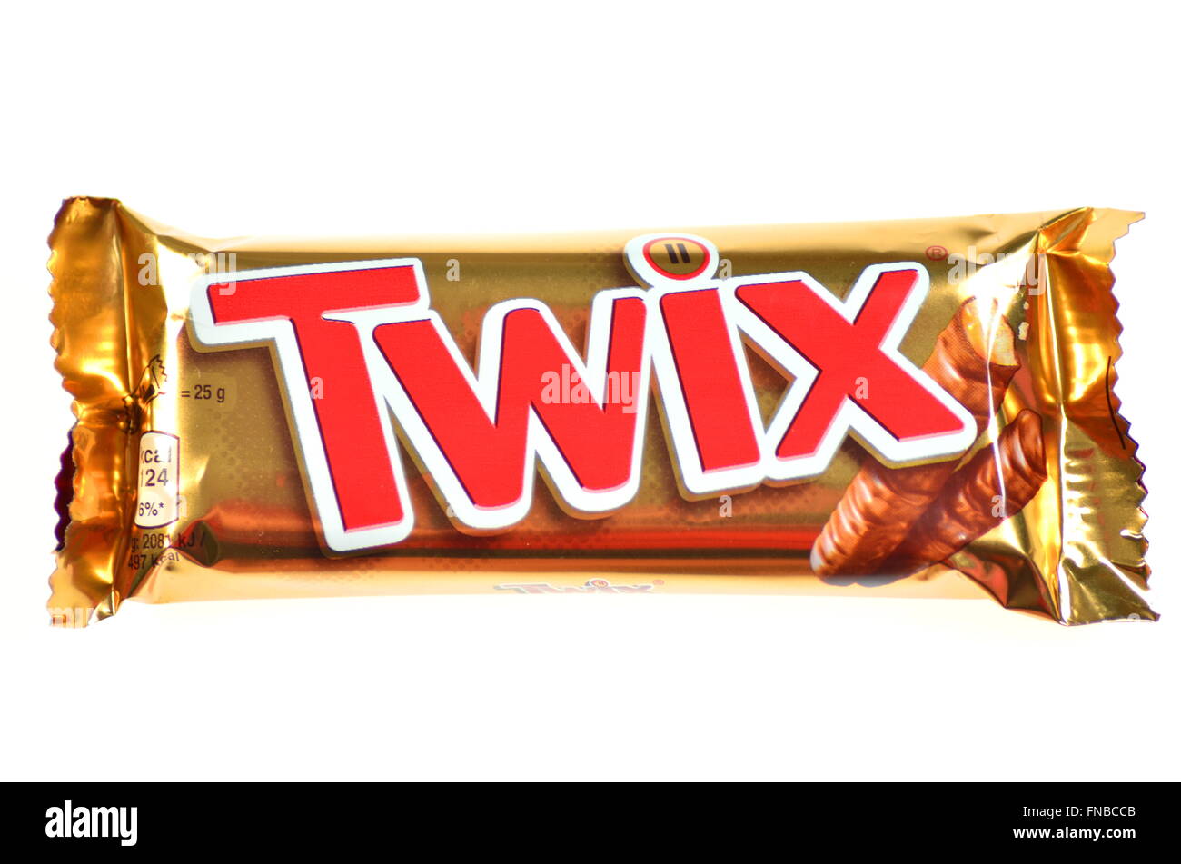 Twix Cookie Bars isoliert auf weißem Hintergrund. Twix Tafeln sind von Mars Incorporated produziert. Stockfoto