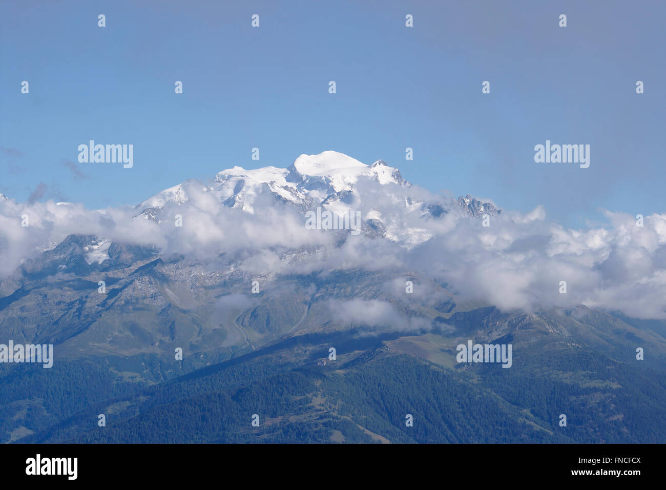 Grand Combin, gesehen von Demecre in der Nähe von Martigny, Schweiz Stockfoto