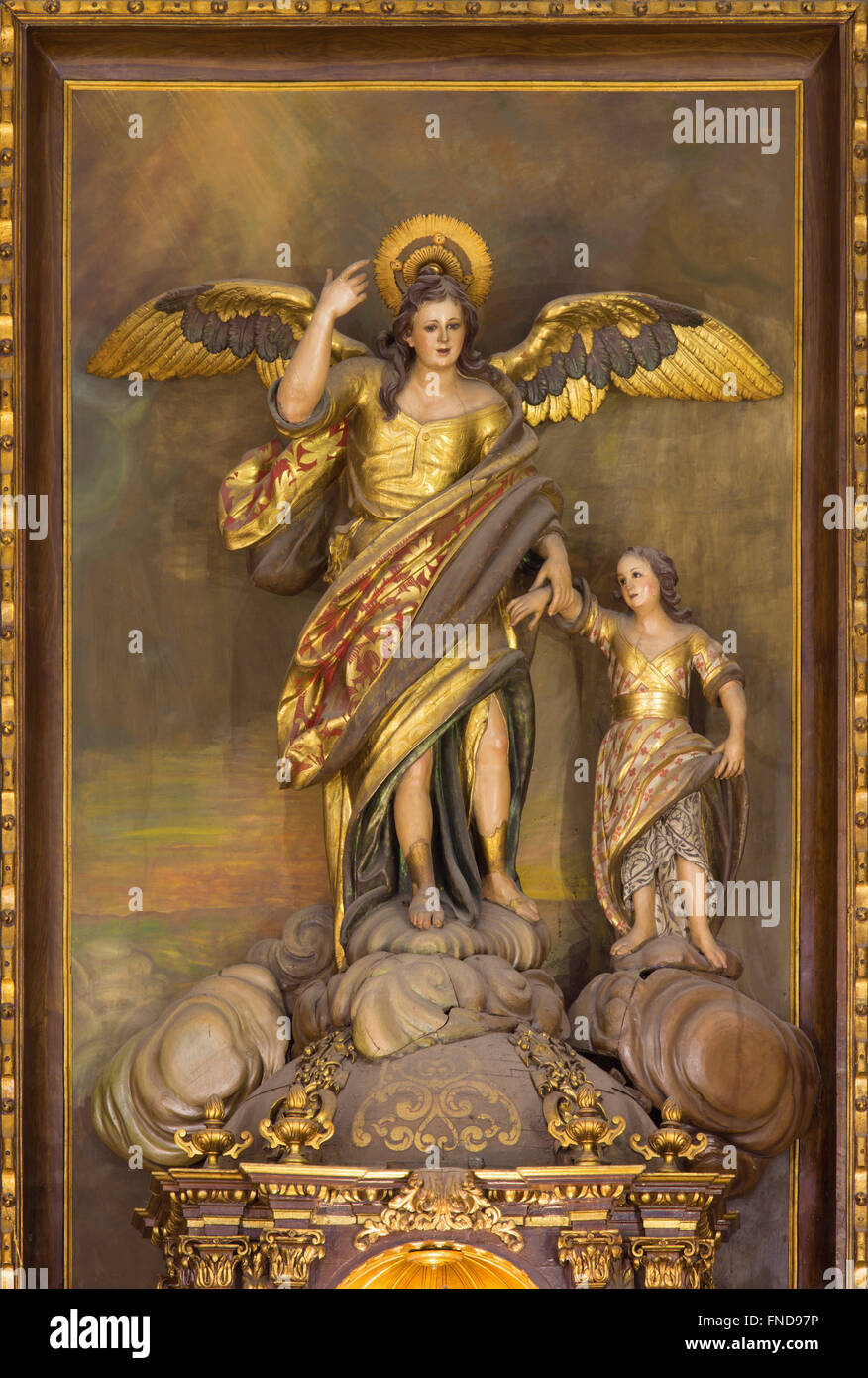 CORDOBA, Spanien - 27. Mai 2015: Die geschnitzten polychrome Statue des Erzengels Raphael (Santo Angel) Patron der Stadt vom 18. Jhdt. Stockfoto