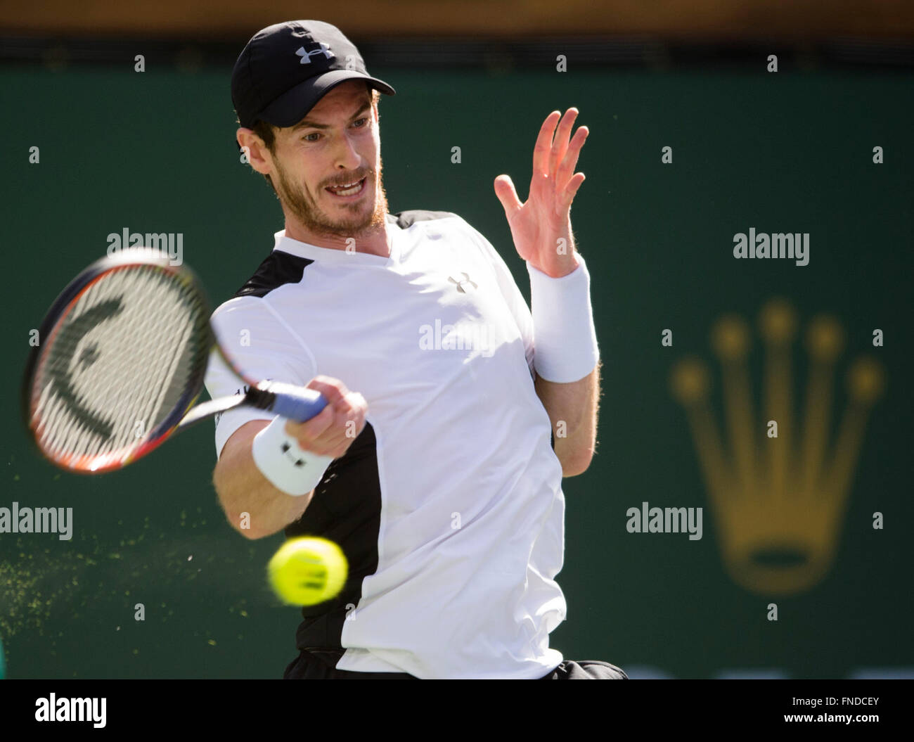 (160315)--INDIAN WELLS, März. 15, 2016 (Xinhua)--Andy Murray aus Großbritannien trifft eine Rückkehr in seine dritte Runde Herren Einzel gegen Federico Delbonis von Argentinien bei der BNP Paribas Open in Indian Wells, Vereinigte Staaten, am 14. März 2016. Murray verlor 1: 2. (Xinhua/Yang Lei) Stockfoto