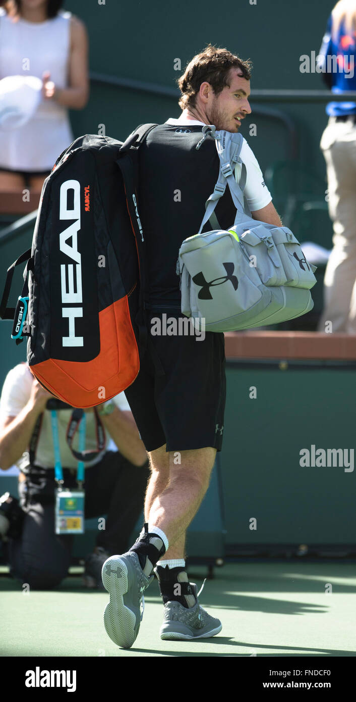 (160315)--INDIAN WELLS, März. 15, 2016 (Xinhua)--Andy Murray aus Großbritannien verlässt das Gericht nach seiner dritten Runde Herren Einzel gegen Federico Delbonis von Argentinien bei der BNP Paribas Open in Indian Wells, Vereinigte Staaten, am 14. März 2016. Murray verlor 1: 2. (Xinhua/Yang Lei) Stockfoto