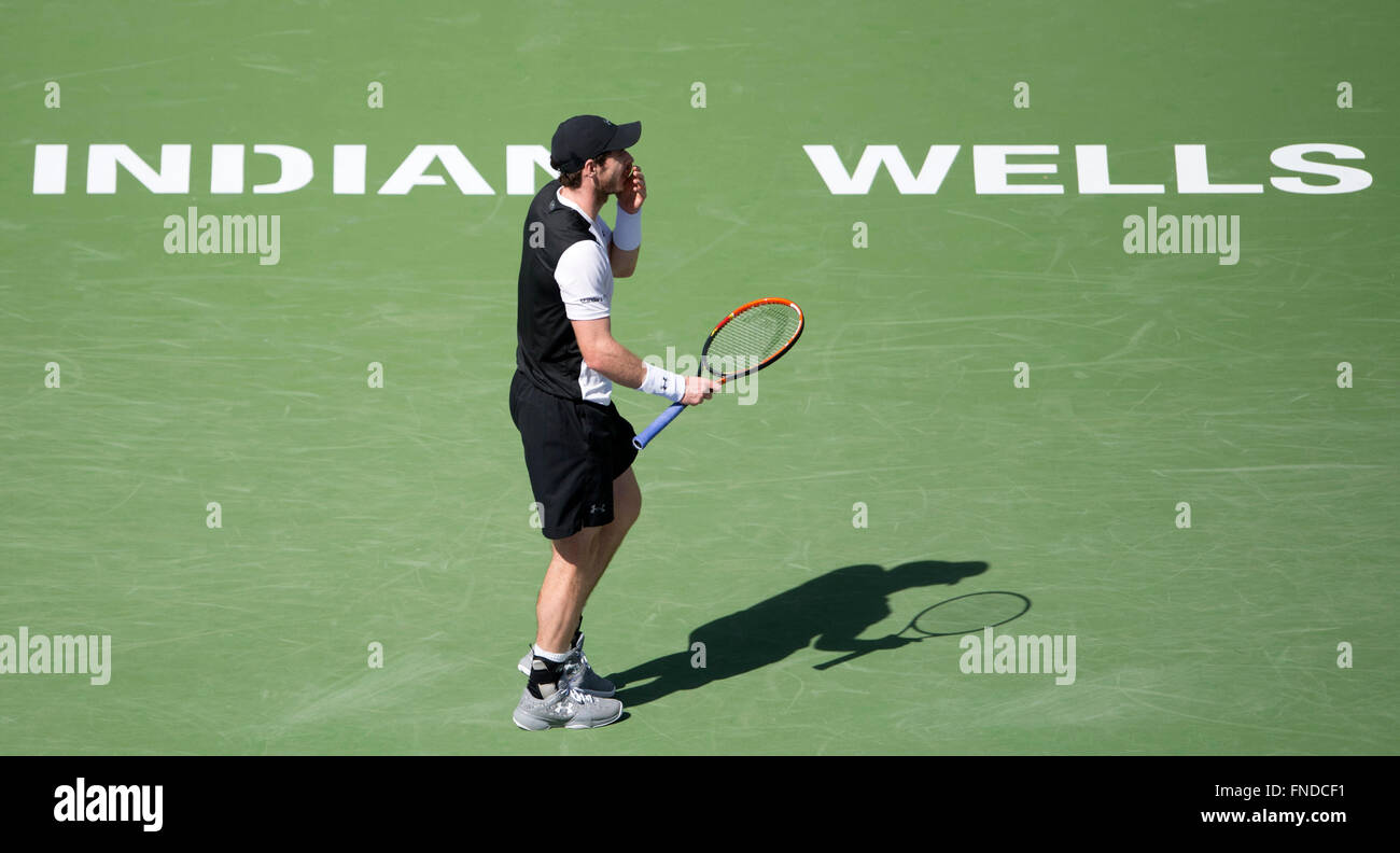 (160315)--INDIAN WELLS, März. 15, 2016 (Xinhua)--Andy Murray aus Großbritannien reagiert während seiner dritten Runde Herren Einzel gegen Federico Delbonis von Argentinien bei der BNP Paribas Open in Indian Wells, Vereinigte Staaten, am 14. März 2016. Murray verlor 1: 2. (Xinhua/Yang Lei) Stockfoto