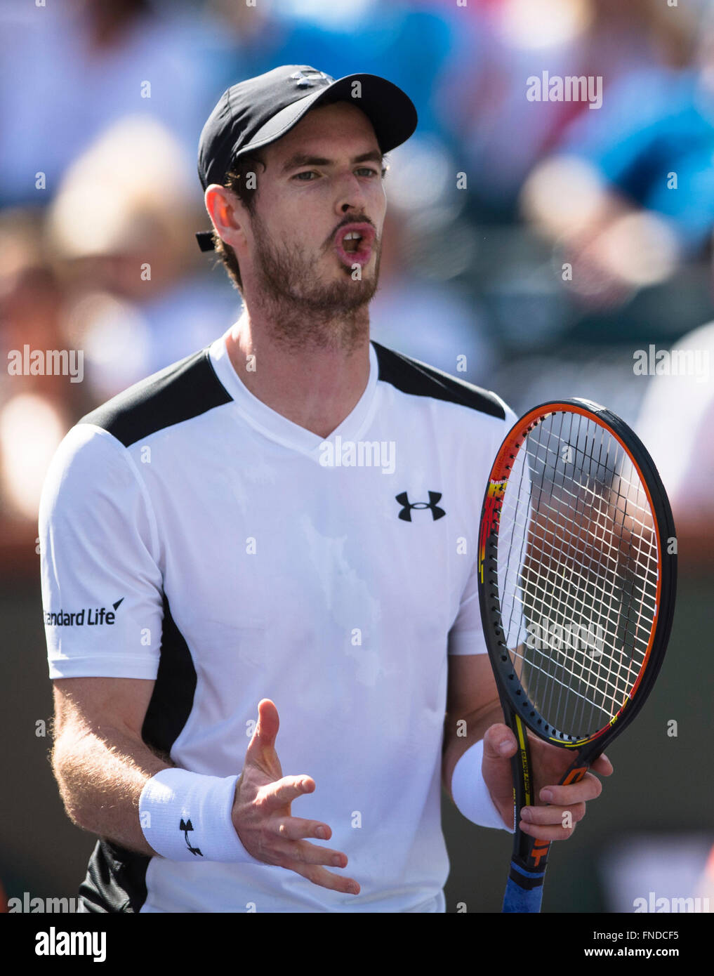 (160315)--INDIAN WELLS, März. 15, 2016 (Xinhua)--Andy Murray aus Großbritannien reagiert während seiner dritten Runde Herren Einzel gegen Federico Delbonis von Argentinien bei der BNP Paribas Open in Indian Wells, Vereinigte Staaten, am 14. März 2016. Murray verlor 1: 2. (Xinhua/Yang Lei) Stockfoto