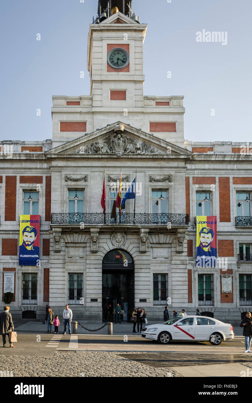 Vertikale Ansicht der Real Casa de Correos in Puerta del Sol, vor der Veröffentlichung Journalistenpreis Zeremonie Madrid, Spanien, 14 St März 2016 Stockfoto