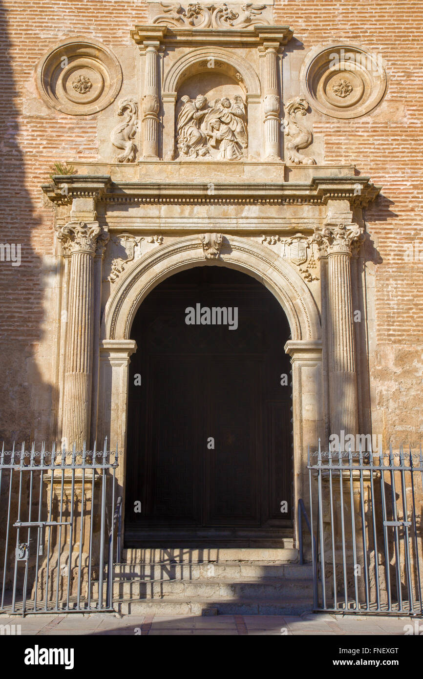 GRANADA, Spanien - 28. Mai 2015: Die Renaissance-Barock-Portal der Iglesia de San Ildefonso Stockfoto