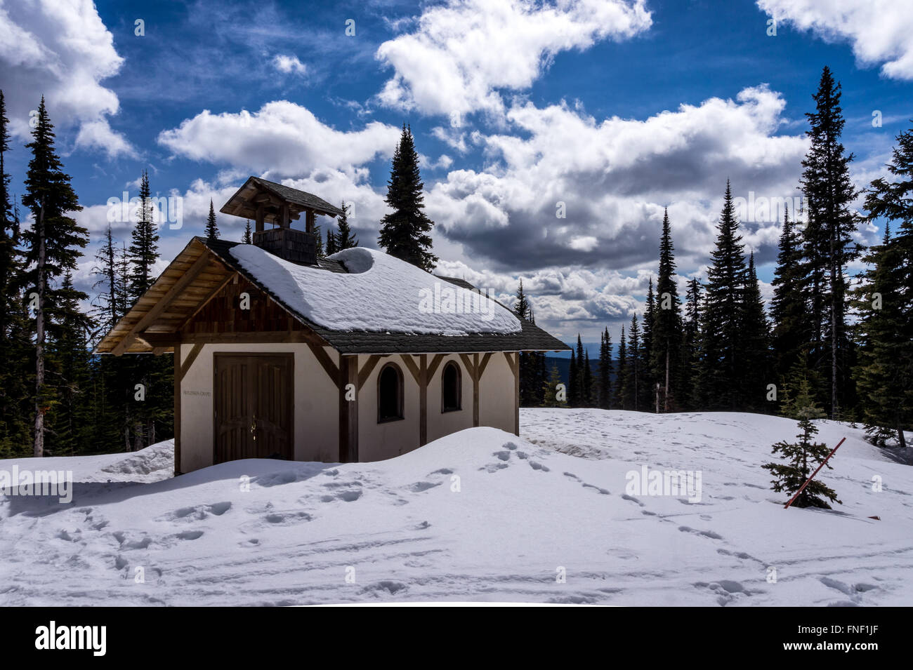 Kapelle auf dem Gipfel die Skihänge in das Dorf von Sun Peaks in der Shuswap-Hochland von Britisch-Kolumbien, Kanada Stockfoto