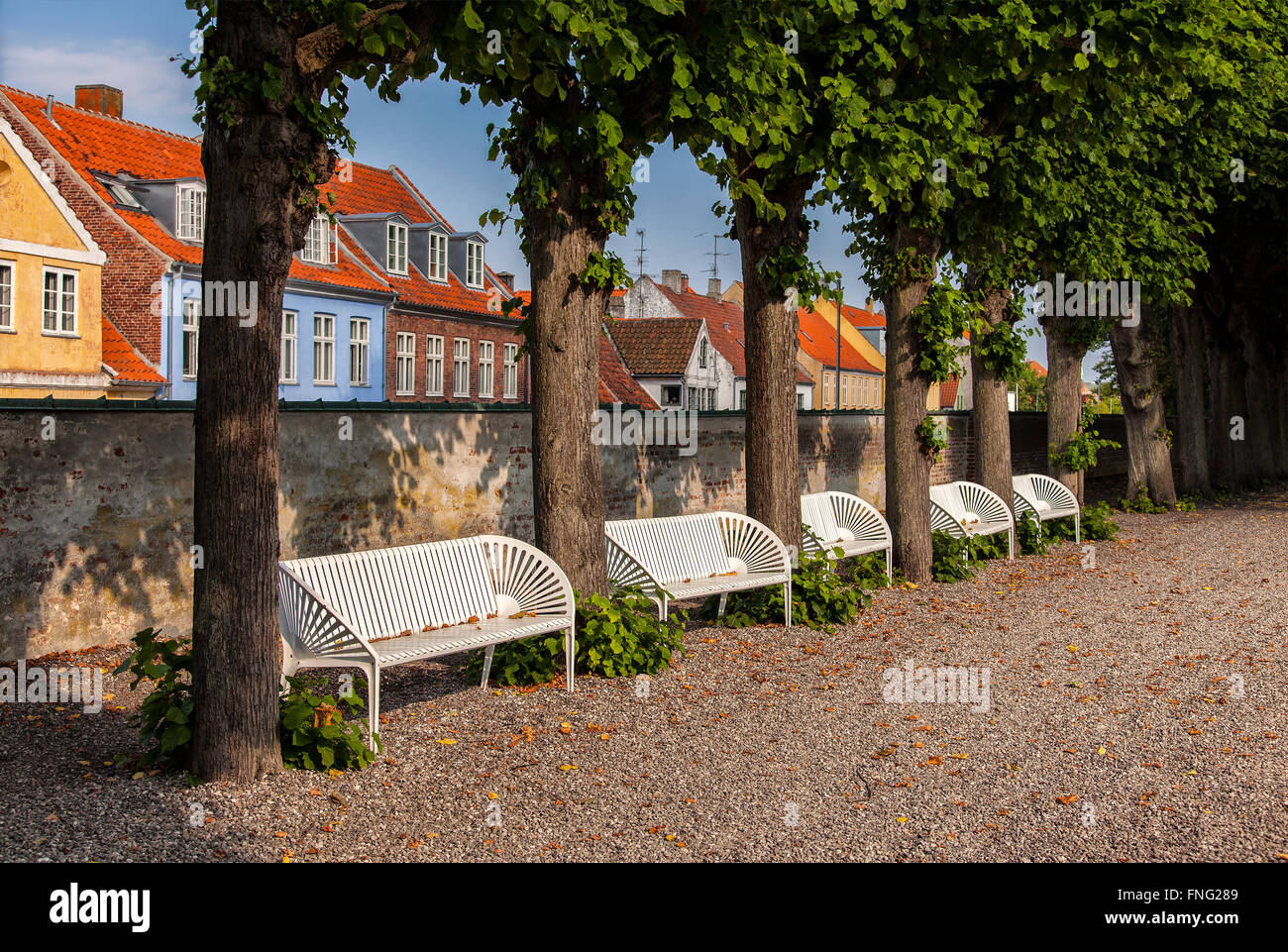 Bild aus einer Reihe von Parkbänken. Helsingør, Dänemark. Stockfoto