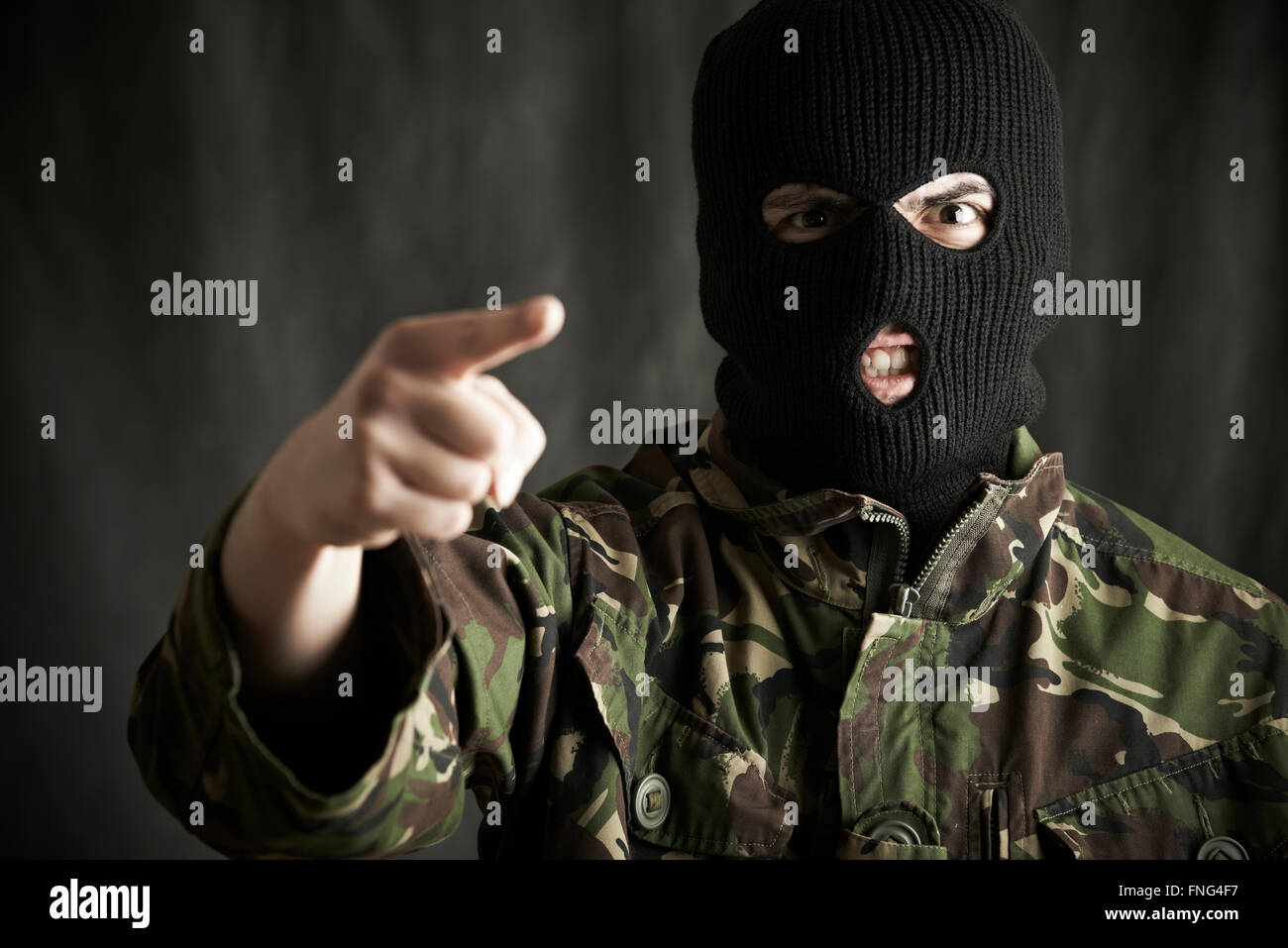 Porträt von terroristischen Adressierung Kamera Stockfoto