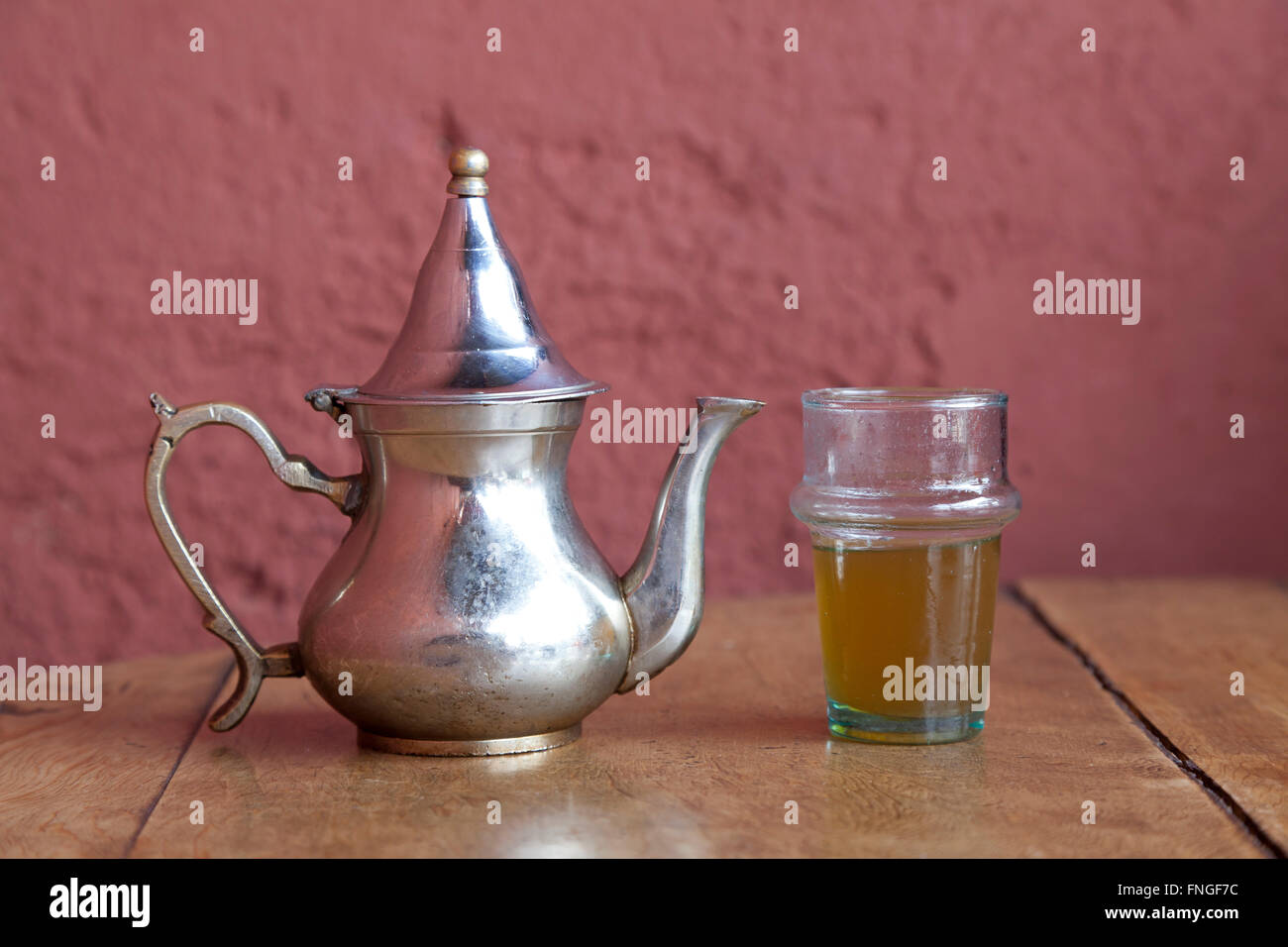 Traditionelles Teetrinken in Marrakesch, Marokko Stockfoto