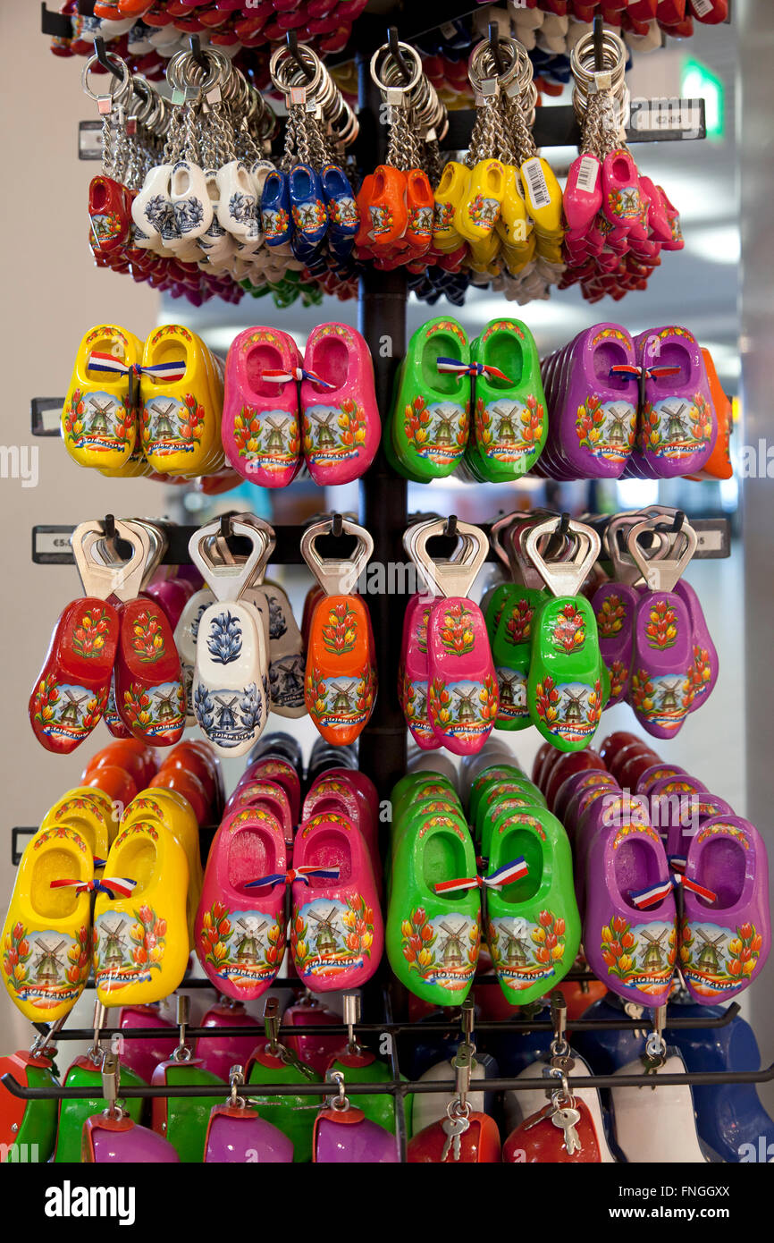 Niederländische Souvenirs im Shop hängen Stockfoto