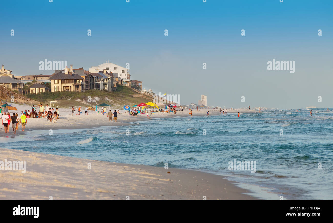 Überfüllten Strand und Küste in Destin, Florida. Destin liegt an Floridas Smaragd Küste Stockfoto
