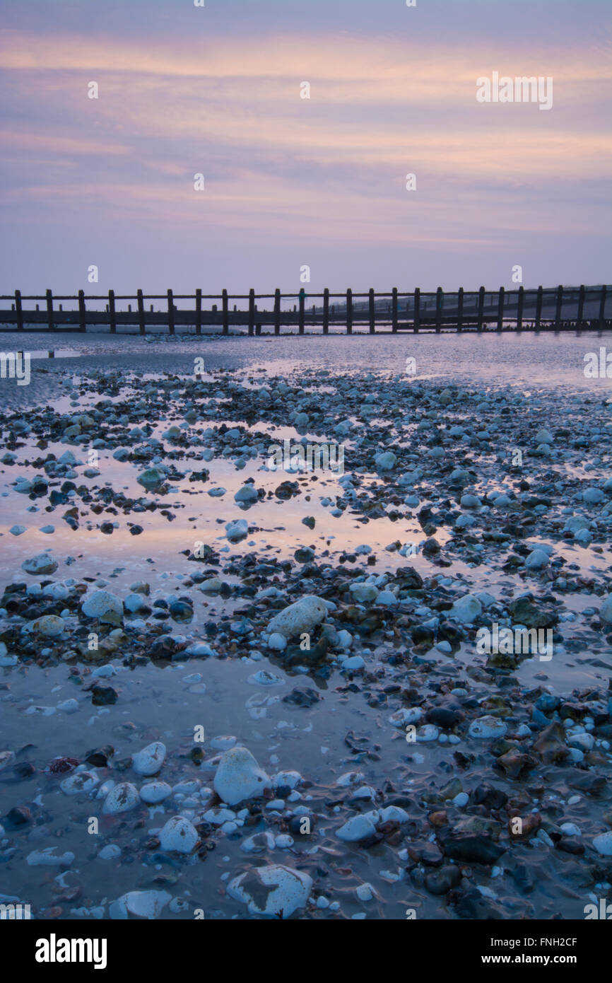 Landschaft von Climping Beach in West Sussex bei Sonnenuntergang Stockfoto