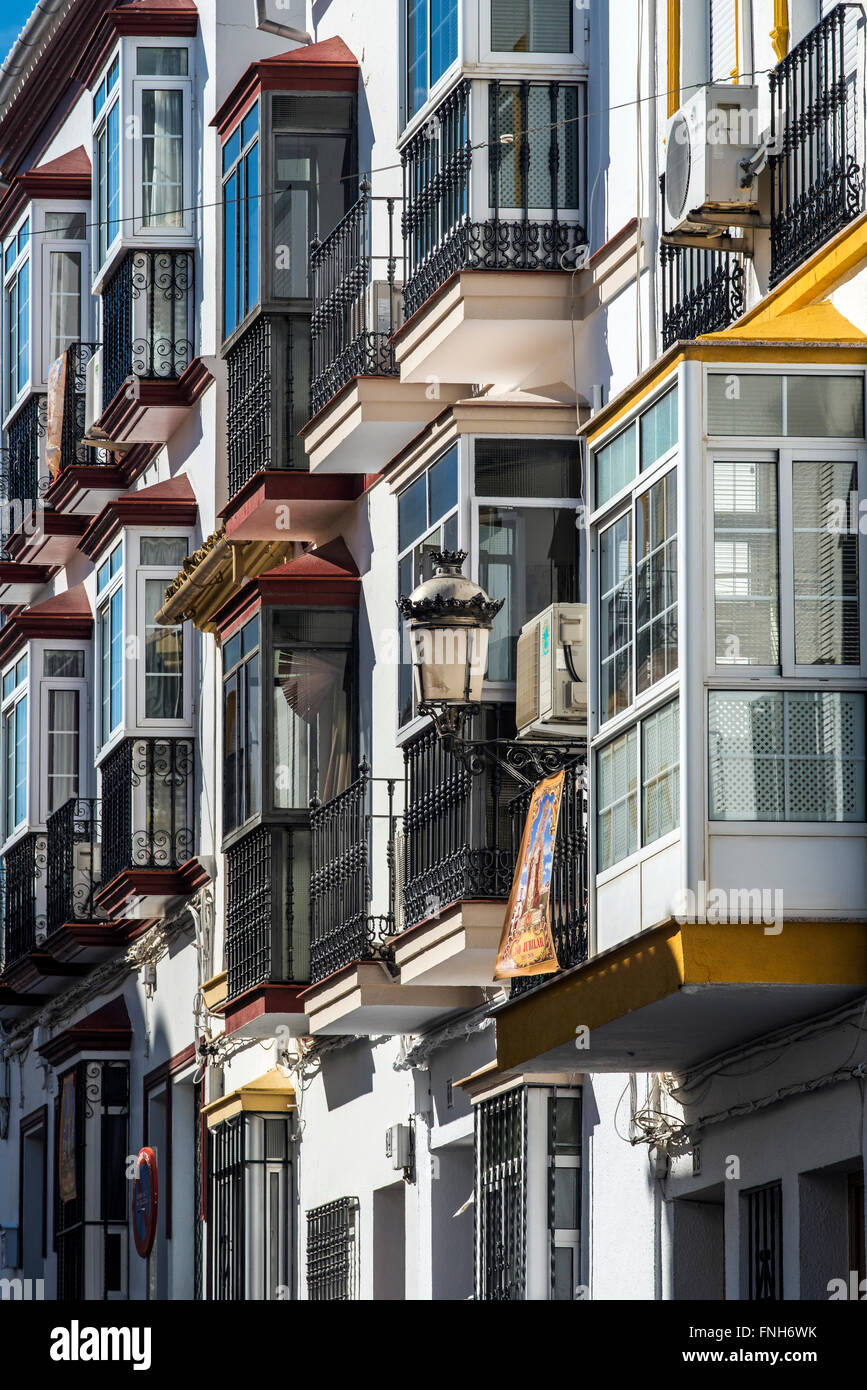 Gebäude mit Erkern in Olvera, Andalusien, Spanien Stockfoto