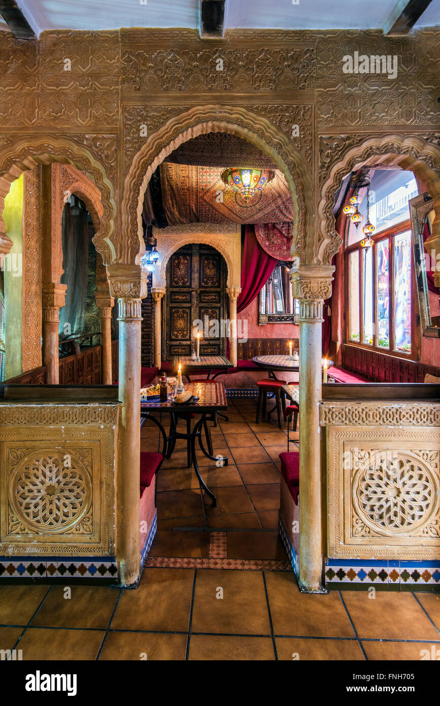 Innenraum eines marokkanischen Stil Teteria oder Teehaus in der Albaicín Viertel, Granada, Andalusien, Spanien Stockfoto