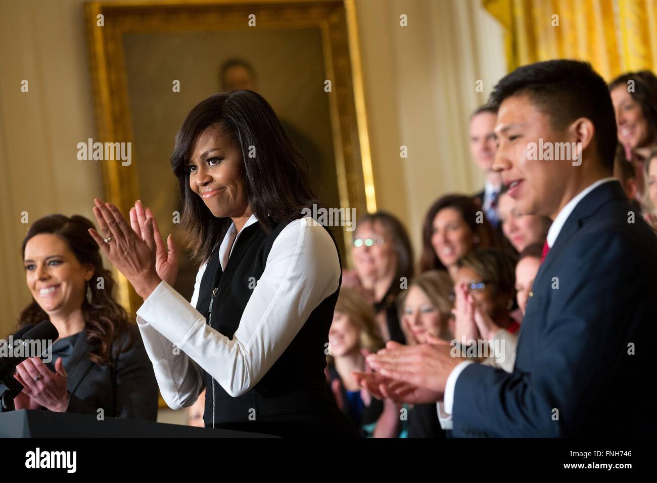 U.S. First Lady Michelle Obama bei der Reichweite höhere Berater des Jahres Ereignisses im East Room des weißen Hauses 28. Januar 2016 in Washington, DC. Stockfoto