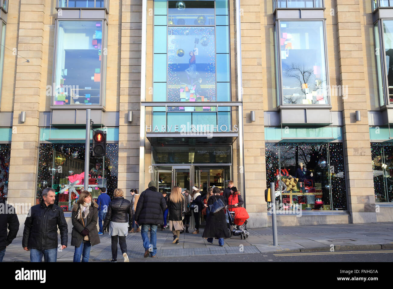 Weihnachts-shopping im Kaufhaus Harvey Nichols, auf St Andrew Square, Edinburgh, Scotland, UK Stockfoto