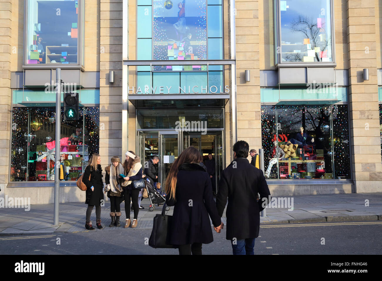 Weihnachts-shopping im Kaufhaus Harvey Nichols, auf St Andrew Square, Edinburgh, Scotland, UK Stockfoto