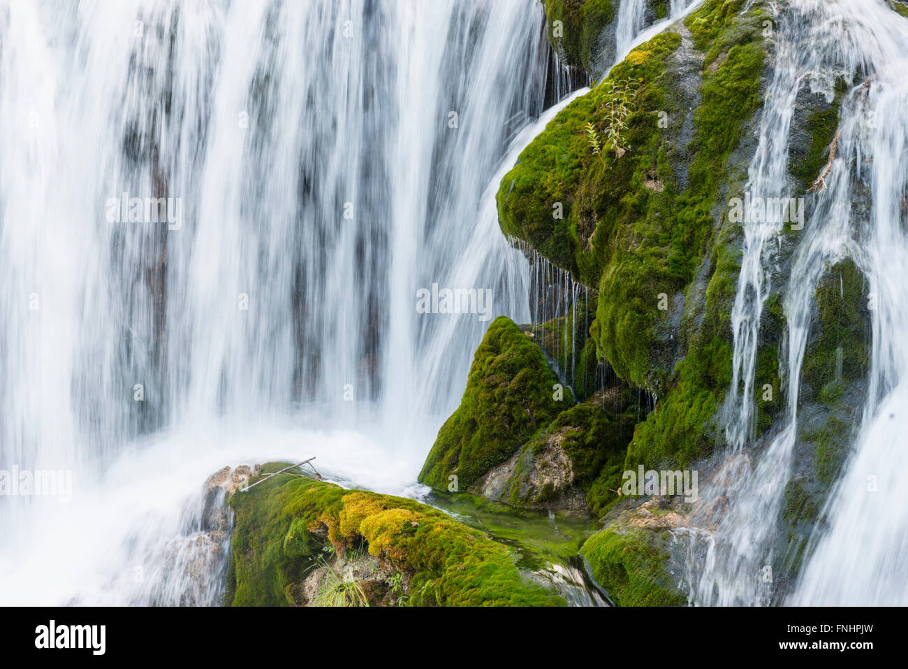 Bamboo lake waterfall -Fotos und -Bildmaterial in hoher Auflsung  Alamy