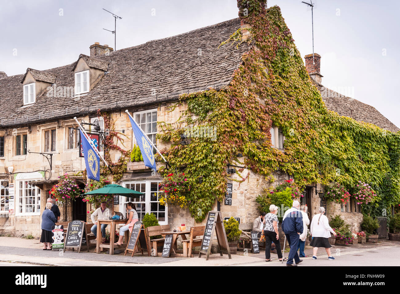 Die Cotswold Arms Pub bei Burford, Oxfordshire, England, Großbritannien, Uk Stockfoto