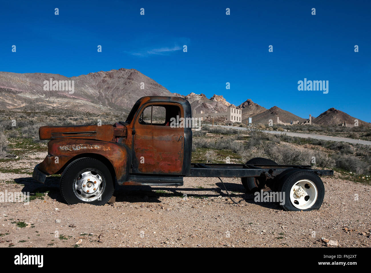 Rostige LKW, Rhyolite, Nevada, Vereinigte Staaten von Amerika Stockfoto