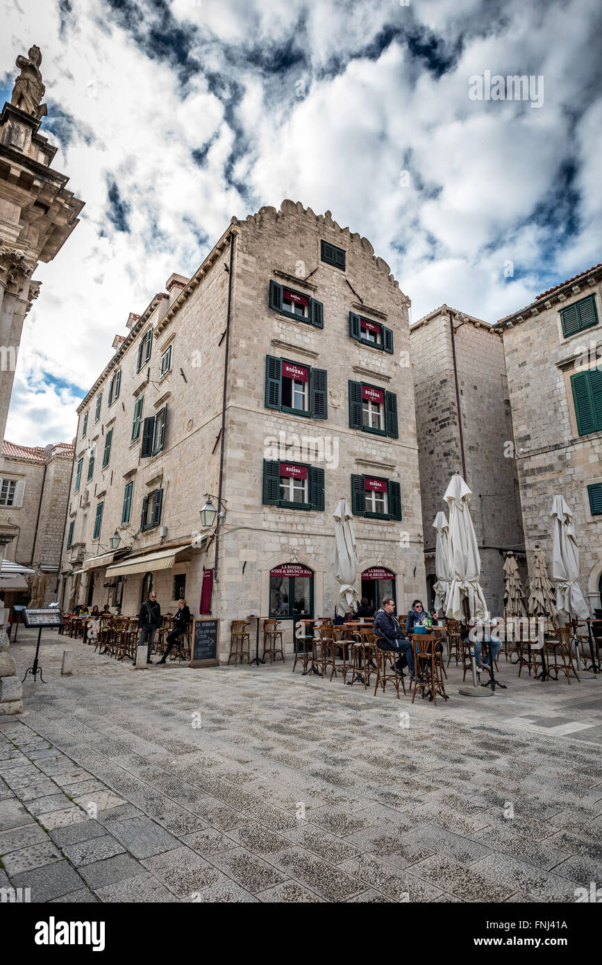 Straßencafé in der Altstadt von Dubrovnik, Kroatien. Stockfoto