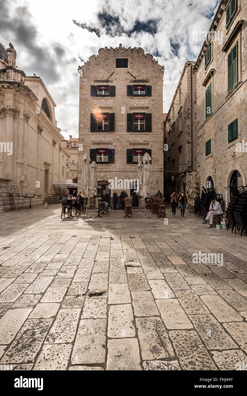 Straßencafé in der Altstadt von Dubrovnik, Kroatien. Stockfoto