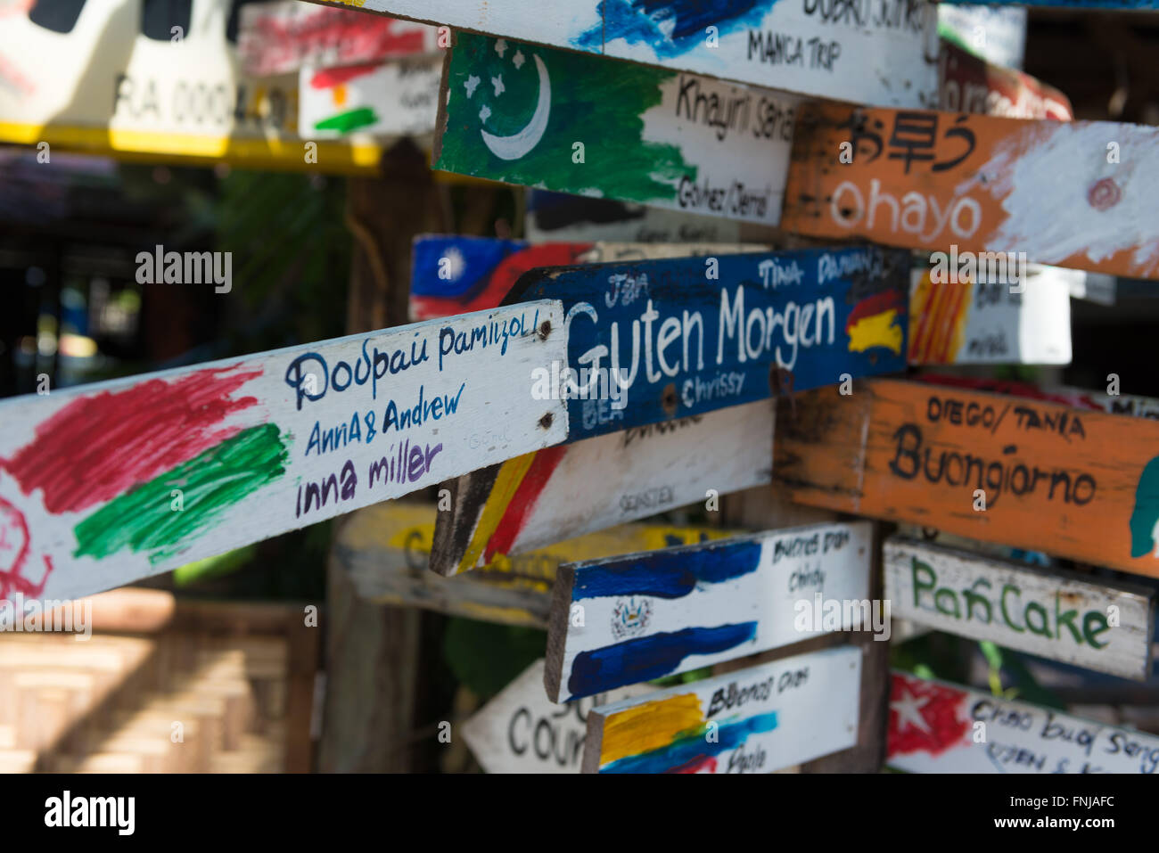 Guten Zeichen auf Sprachen der Welt im Café Langkawi, Malaysia Stockfotografie Alamy