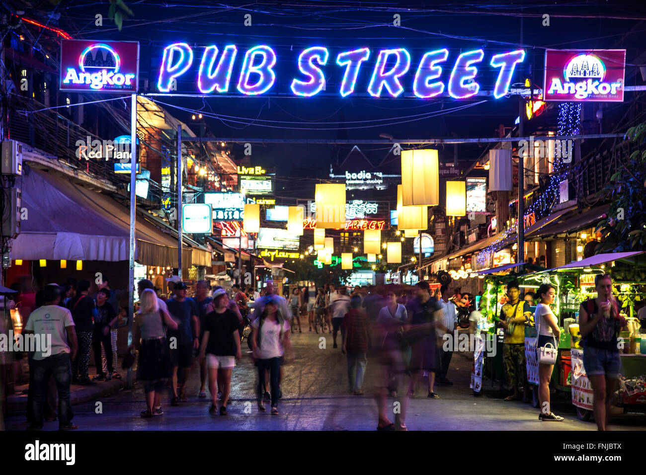 "Pub Street" in der Nacht, Siem Reap, Kambodscha Stockfoto