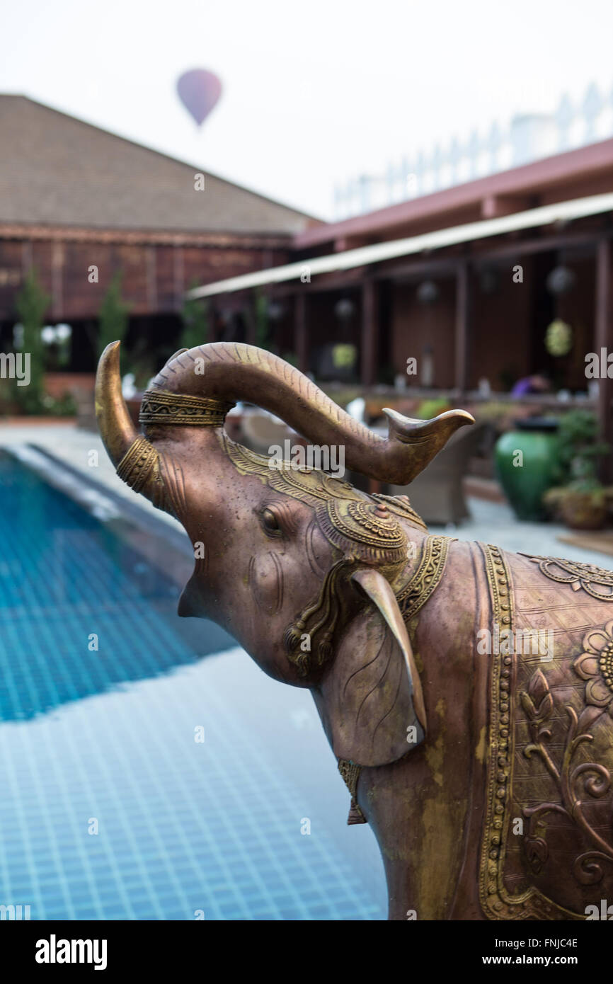 Bronze elefanten skulptur -Fotos und -Bildmaterial in hoher Auflösung –  Alamy