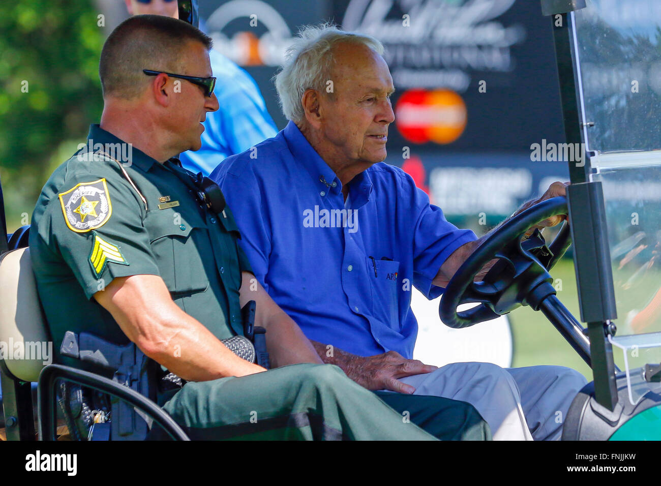 Orlando, Florida, USA. 15. März 2016. Tausende von Zuschauern erwies sich bei den Trainingstag von Bay Hill Invitational Golfturnier organisiert von Arnold Palmer. Die eingeladenen Experten gehören Jason Day, Chris Woods, Francesco Molinari, Mark Hubbard und KJ Choi. Bildnachweis: Findlay/Alamy Live-Nachrichten Stockfoto