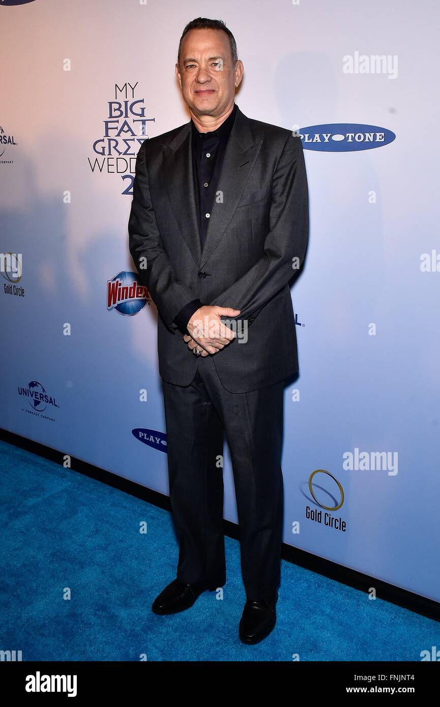 New York, NY, USA. 15. März 2016. Tom Hanks im Ankunftsbereich für AMC Loews Lincoln Sqaure, New York, NY, MY BIG FAT griechischen Hochzeit 2 Premiere 15. März 2016. Bildnachweis: Steven Ferdman/Everett Collection/Alamy Live-Nachrichten Stockfoto