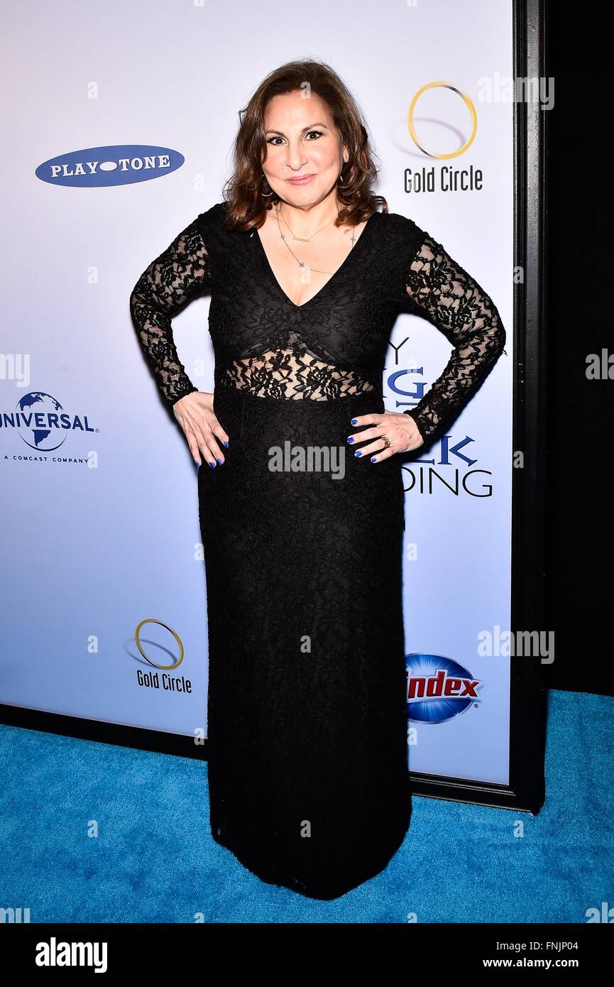 New York, NY, USA. 15. März 2016. Kathy Najimy im Ankunftsbereich für AMC Loews Lincoln Sqaure, New York, NY, MY BIG FAT griechischen Hochzeit 2 Premiere 15. März 2016. Bildnachweis: Steven Ferdman/Everett Collection/Alamy Live-Nachrichten Stockfoto