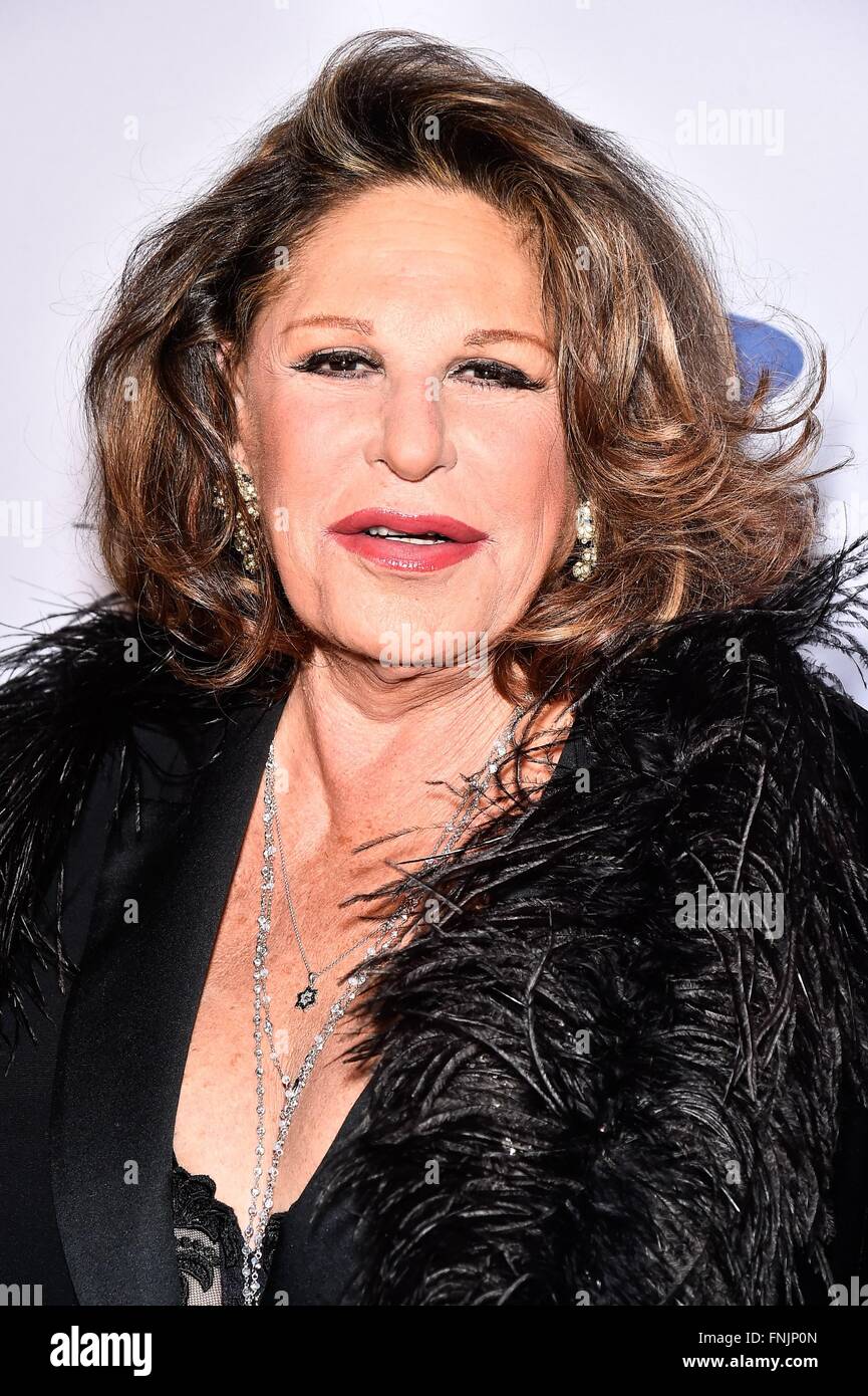 New York, NY, USA. 15. März 2016. Lainie Kazan im Ankunftsbereich für AMC Loews Lincoln Sqaure, New York, NY, MY BIG FAT griechischen Hochzeit 2 Premiere 15. März 2016. Bildnachweis: Steven Ferdman/Everett Collection/Alamy Live-Nachrichten Stockfoto