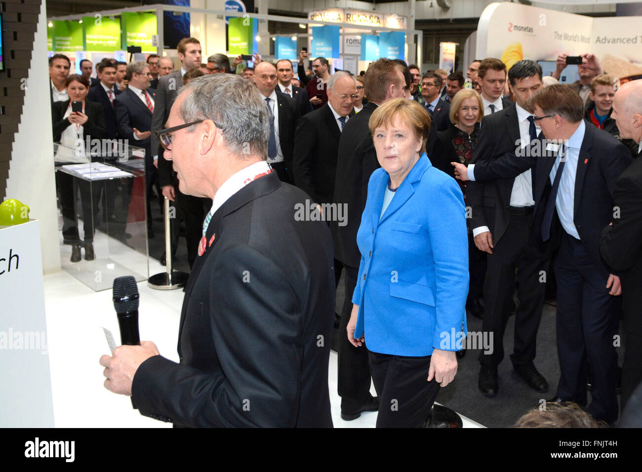 Hannover, Deutschland. 15. März 2016. Deutsche Bundeskanzlerin Angela Merkel (CDU) auf der CeBIT in Hannover, 15. März 2016. Die Schweiz ist Partnerland der diesjährigen CeBIT, d.h. bis zum 18. März 2016. Bildnachweis: Dpa/Alamy Live-Nachrichten Stockfoto