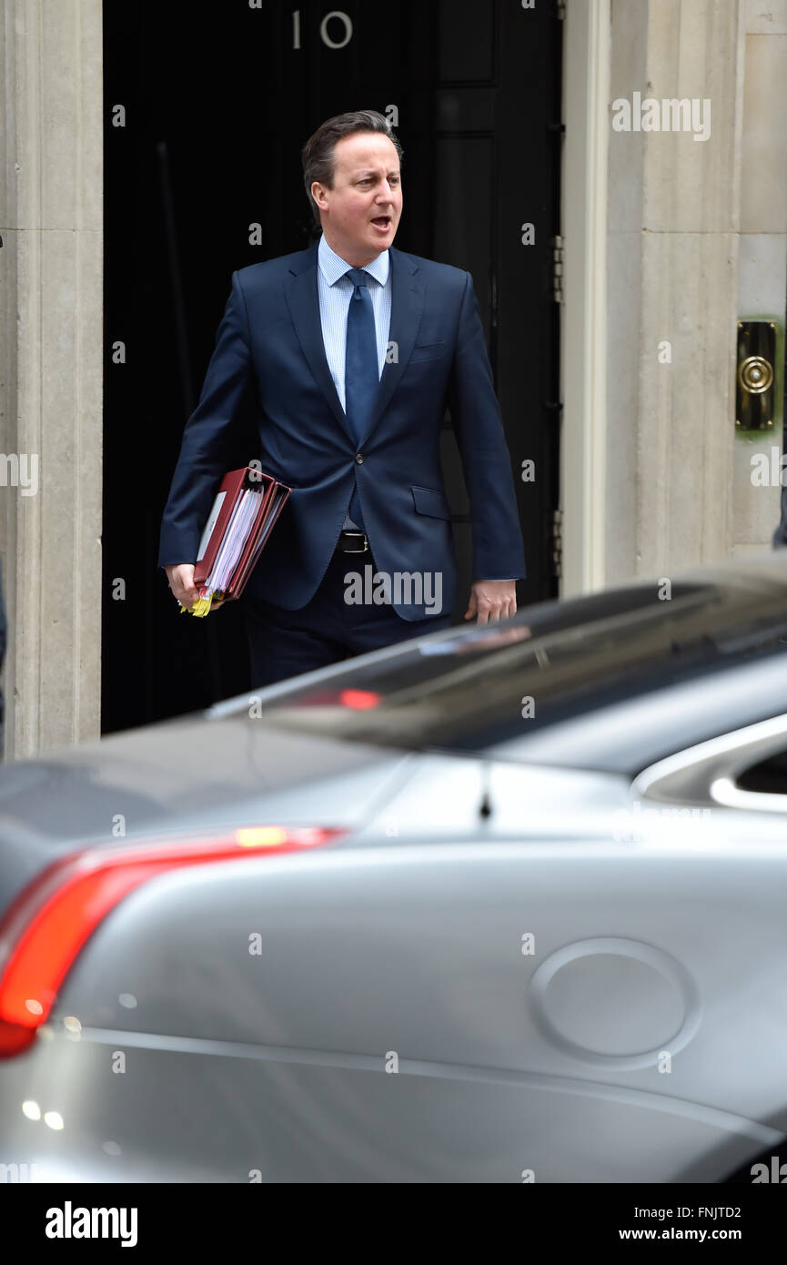 Downing Street, London, UK. 16. März 2016. Premierminister David Cameron verlässt Downing Street vor 2016 Budget Credit: Alan West/Alamy Live News Stockfoto