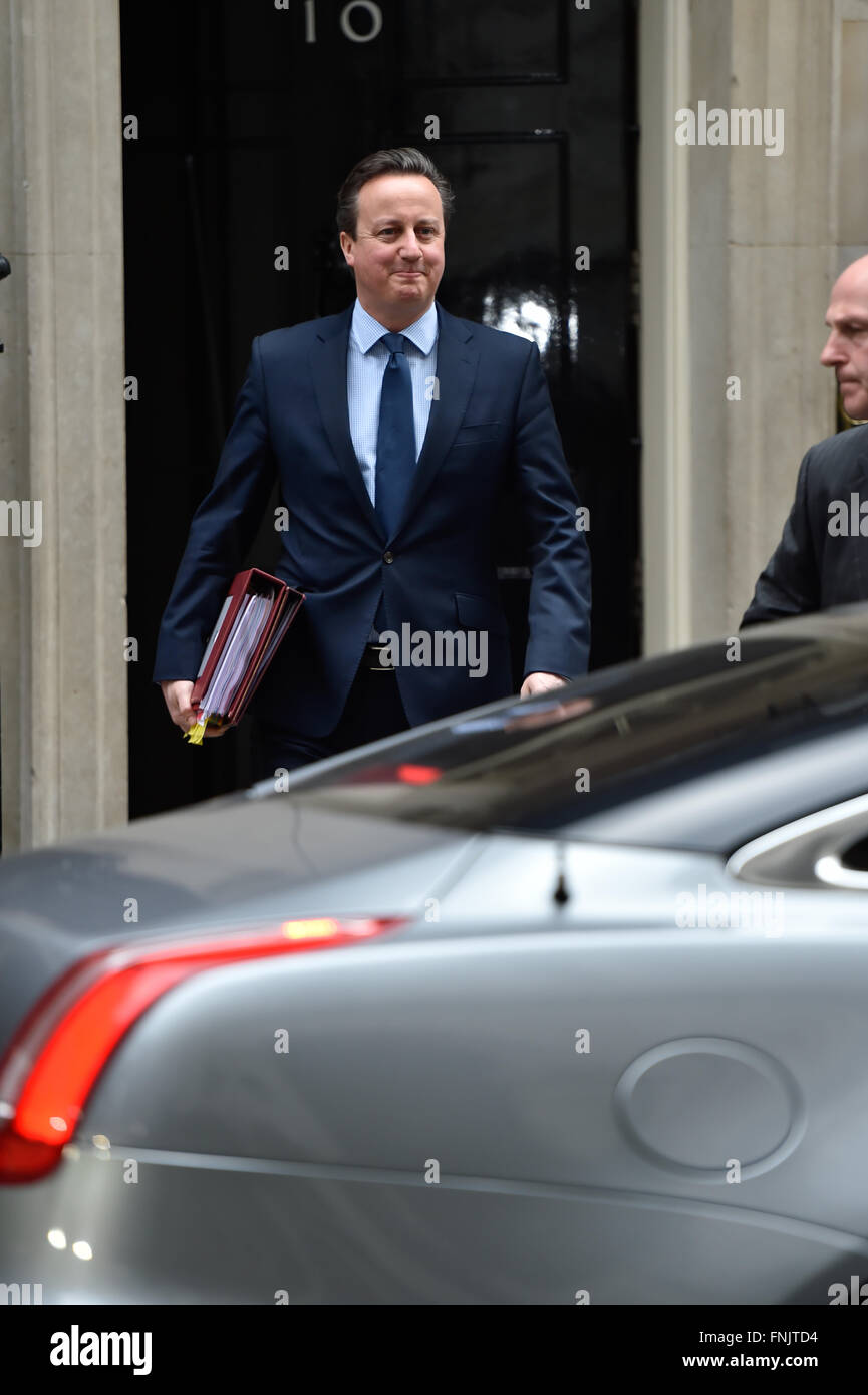 Downing Street, London, UK. 16. März 2016. Premierminister David Cameron verlässt Downing Street vor 2016 Budget Credit: Alan West/Alamy Live News Stockfoto