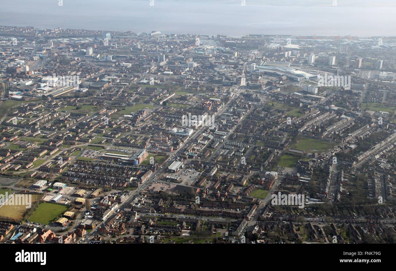 Luftaufnahme, Blick nach Süden hinunter Beverley Road A1079 ins Zentrum der Stadt Hull, East Yorkshire, UK Stockfoto
