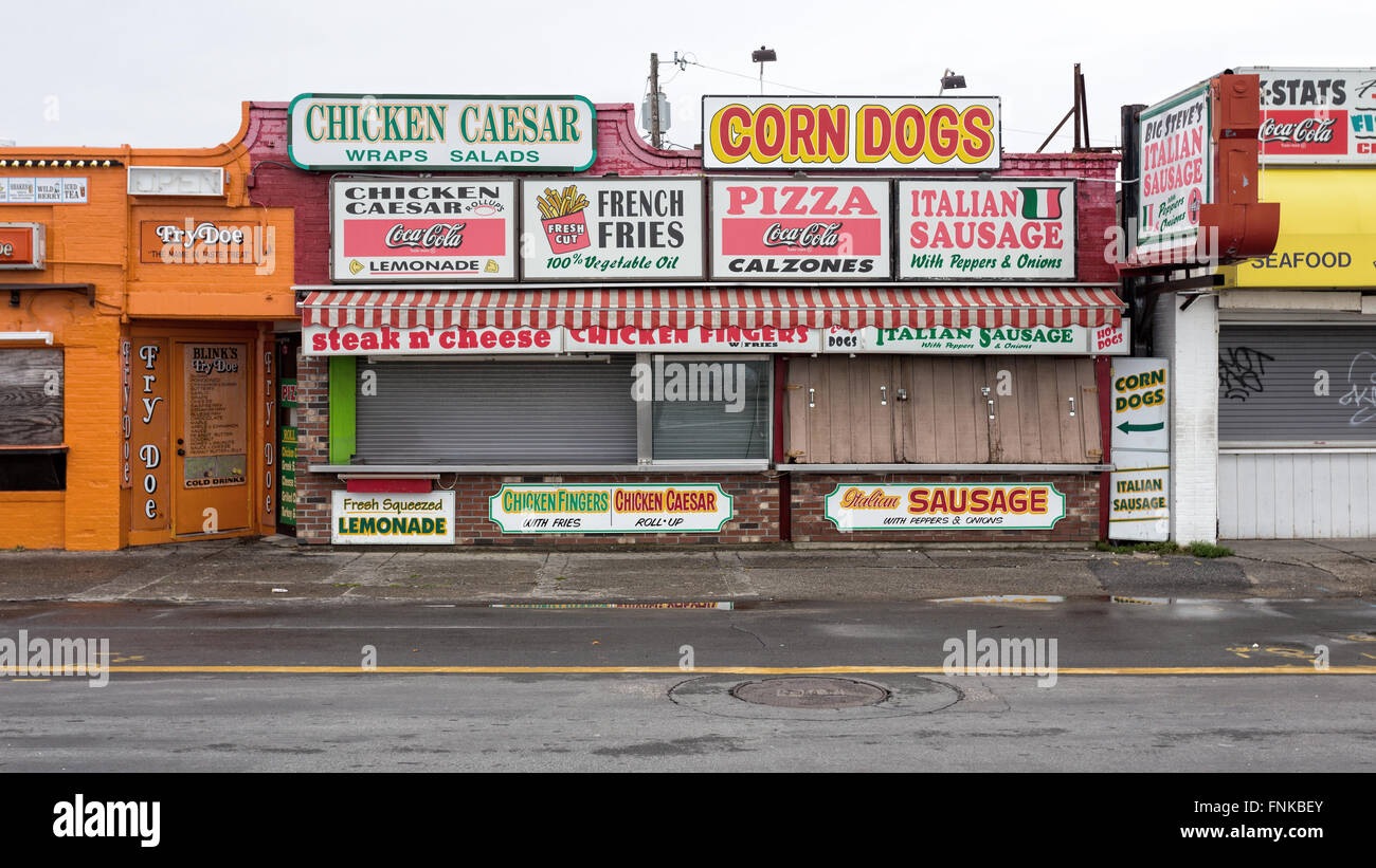 Imbissstände in Hampton Beach, New Hampshire in der Nebensaison. Stockfoto