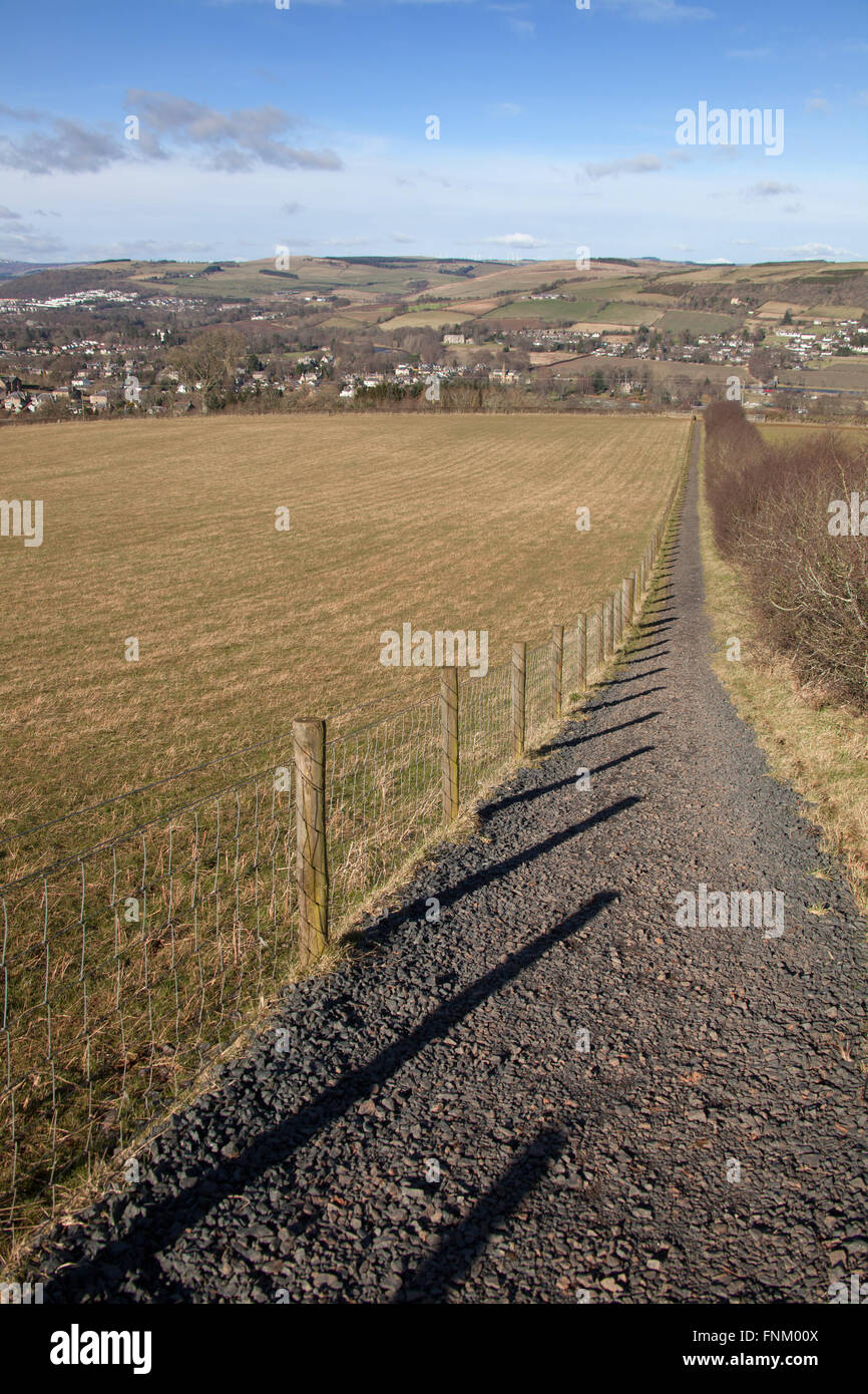Scottish Borders, Schottland. Malerische Aussicht auf St. Cuthbert-Weg-Wanderweg führt von der Stadt Melrose Eildon Hills. Stockfoto