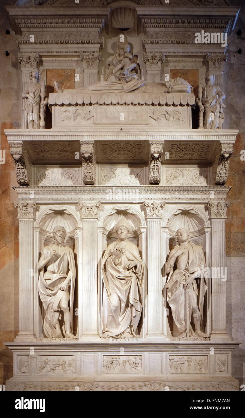 Altar der St. Regulus (Heiligen Johannes der Täufer, Regulus und Sebastian) in der Kathedrale von St. Martin in Lucca, Italien Stockfoto