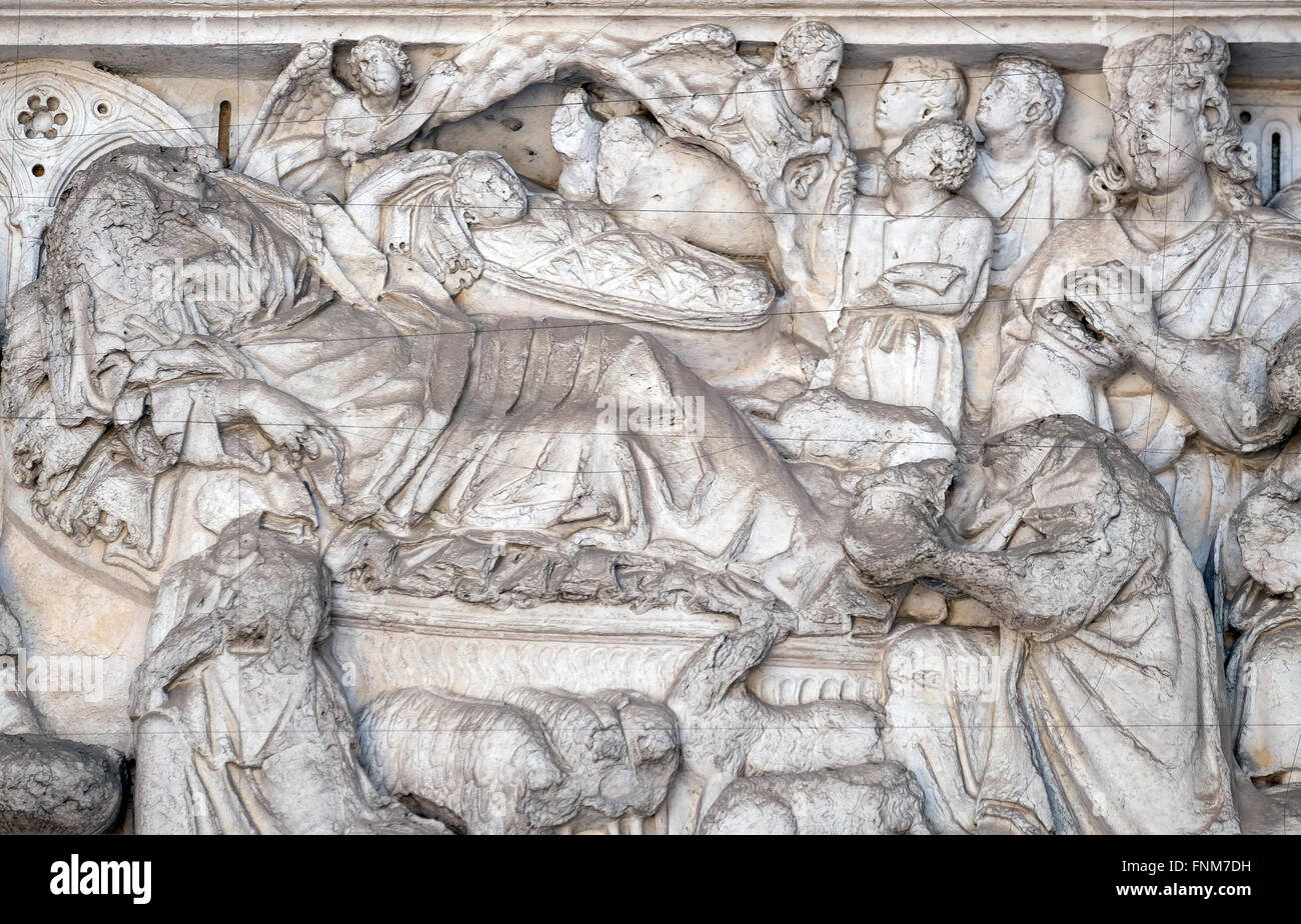 Geburt, Geburt Jesu, Lünette über dem Portal der Kathedrale von St. Martin in Lucca, Italien Stockfoto