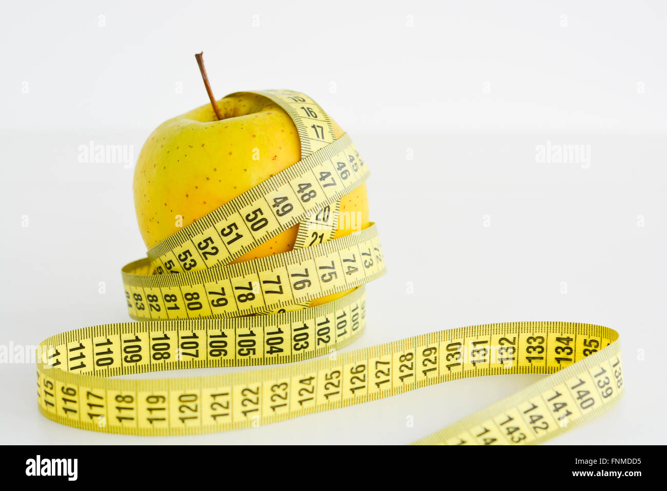 Apple und Messung der Band darauf hindeutet Diät-Konzept Stockfoto