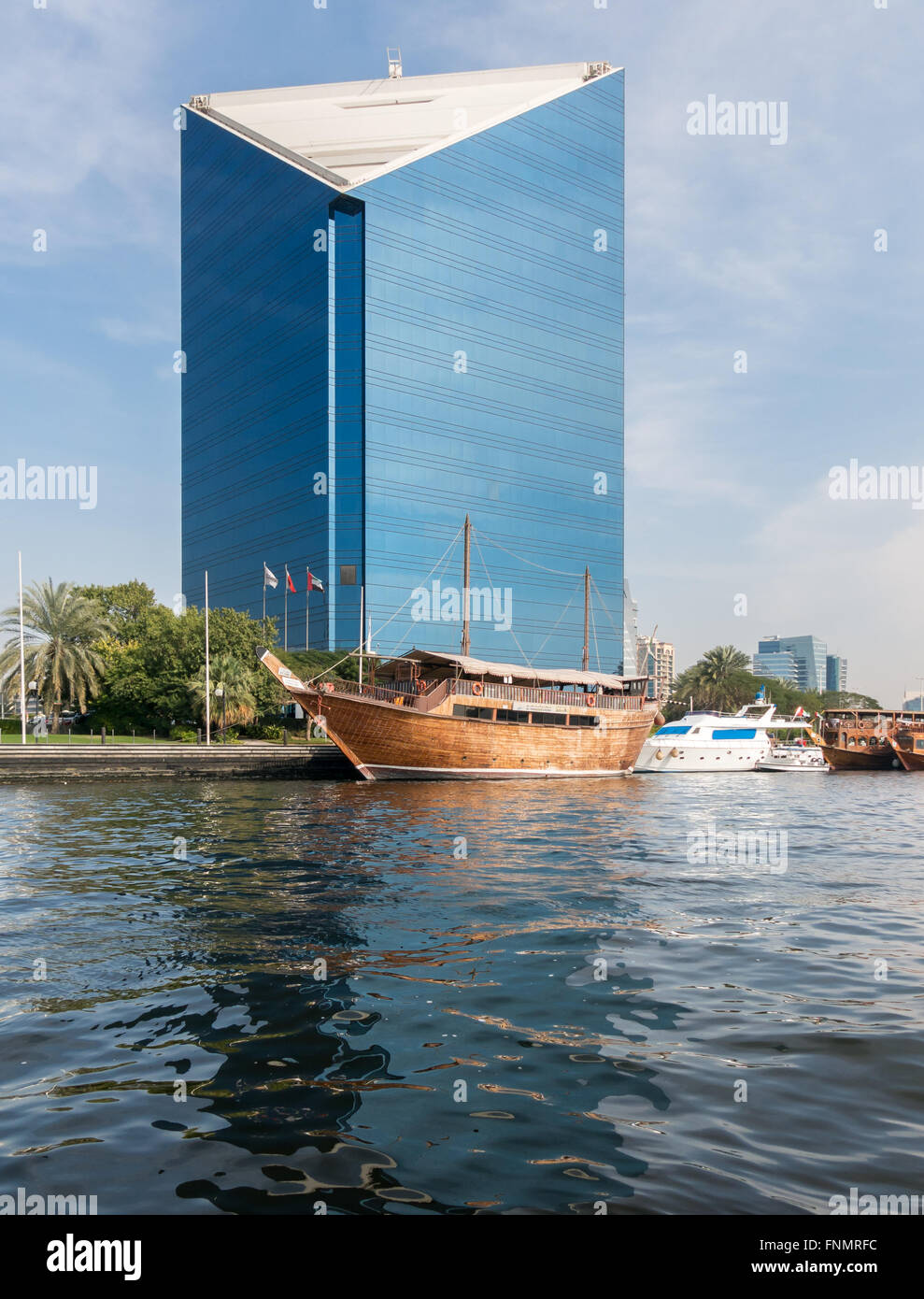 Moderne Gebäude der DCCI, Dubai Chamber Of Commerce in Rigga Al Buteen Central Business District, Deira Creek in Dubai, Vereinigte Arabische Emirate Stockfoto
