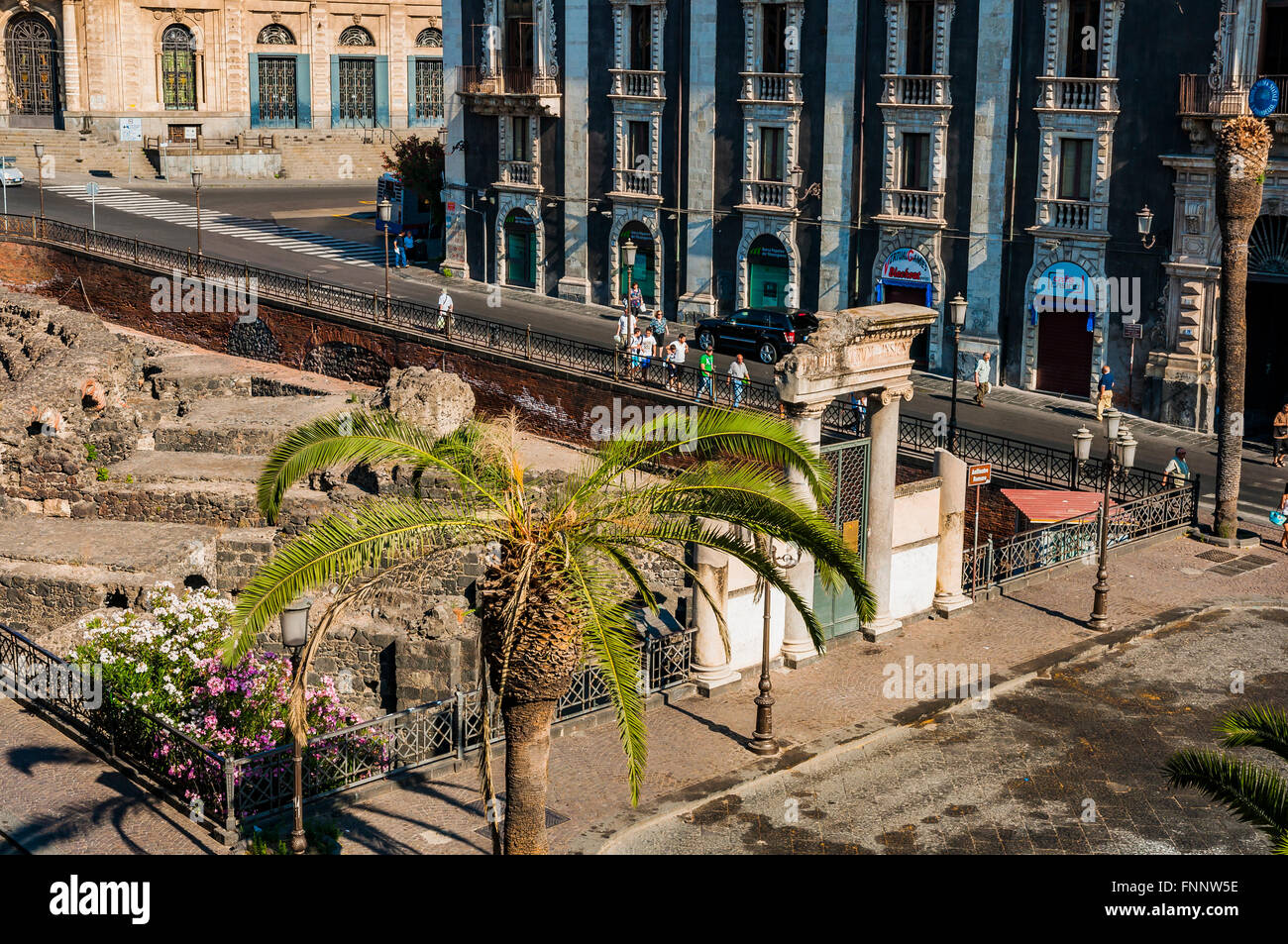 Reste des römischen Amphitheaters an der Piazza Stesicoro - Stesicoro Quadrat - Catania, Italien Stockfoto