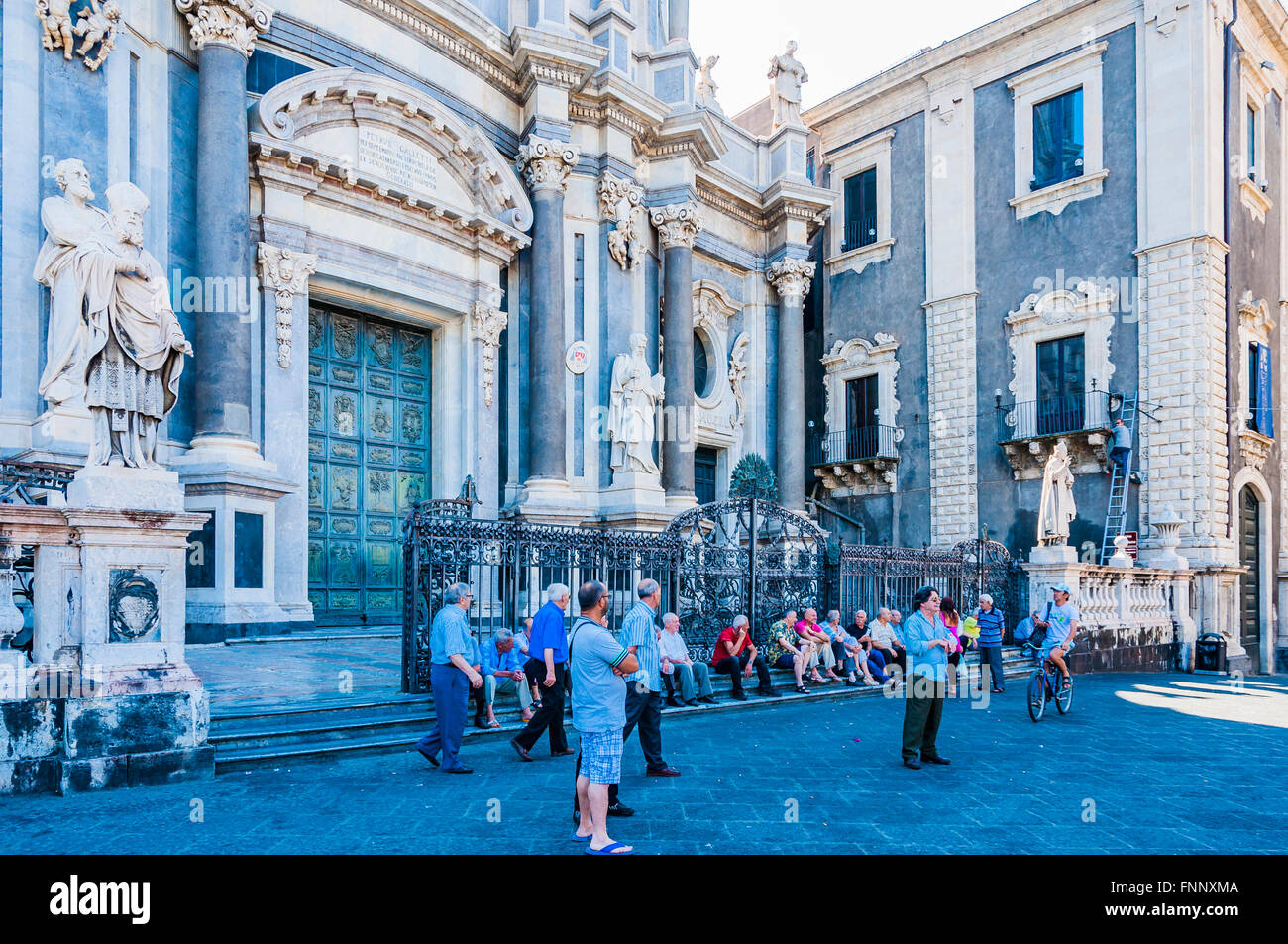 Piazza del Duomo - Domplatz - in Catania mit der Kathedrale von Santa Agatha in Catania auf Sizilien, Italien. Stockfoto