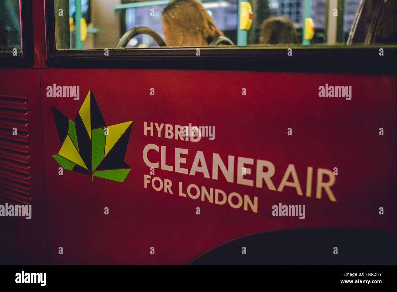 London-rote Bus-Werbung Stockfoto
