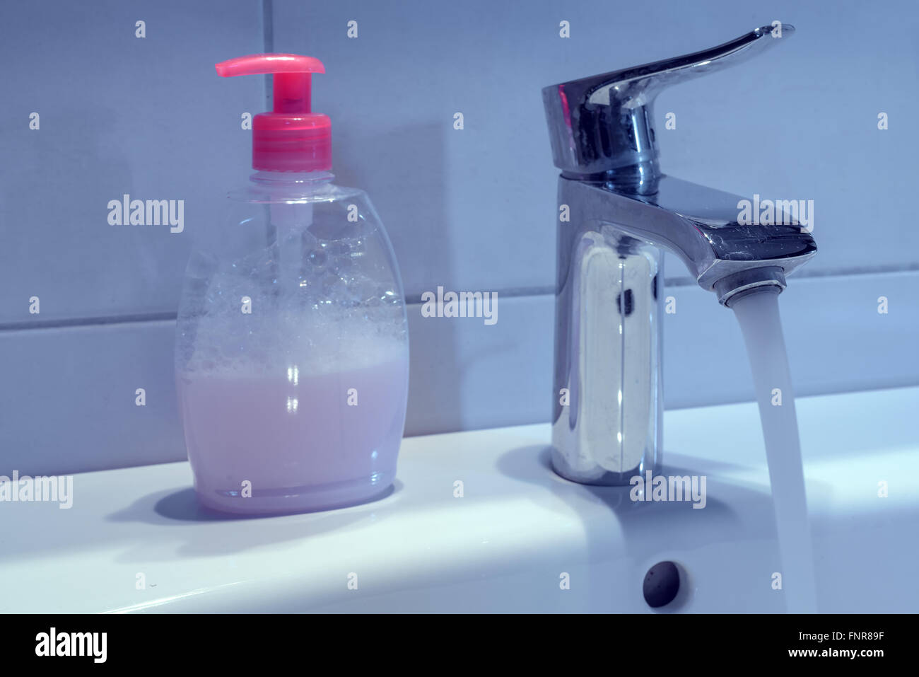 Wasserhahn und Wasser Stream closeup Stockfoto