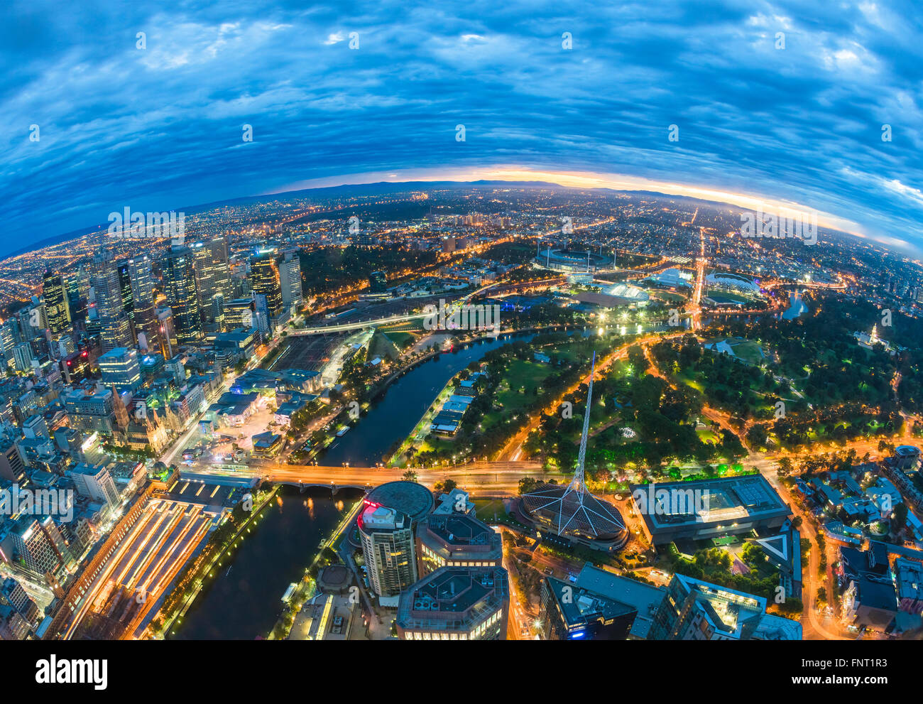 Stadt vor Sonnenaufgang Stockfoto