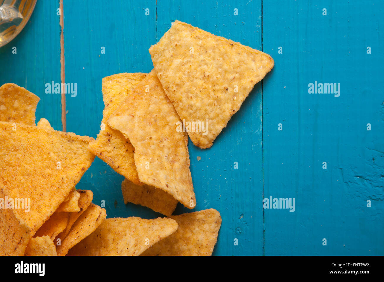 Mais-Chips auf dem Tisch Stockfoto