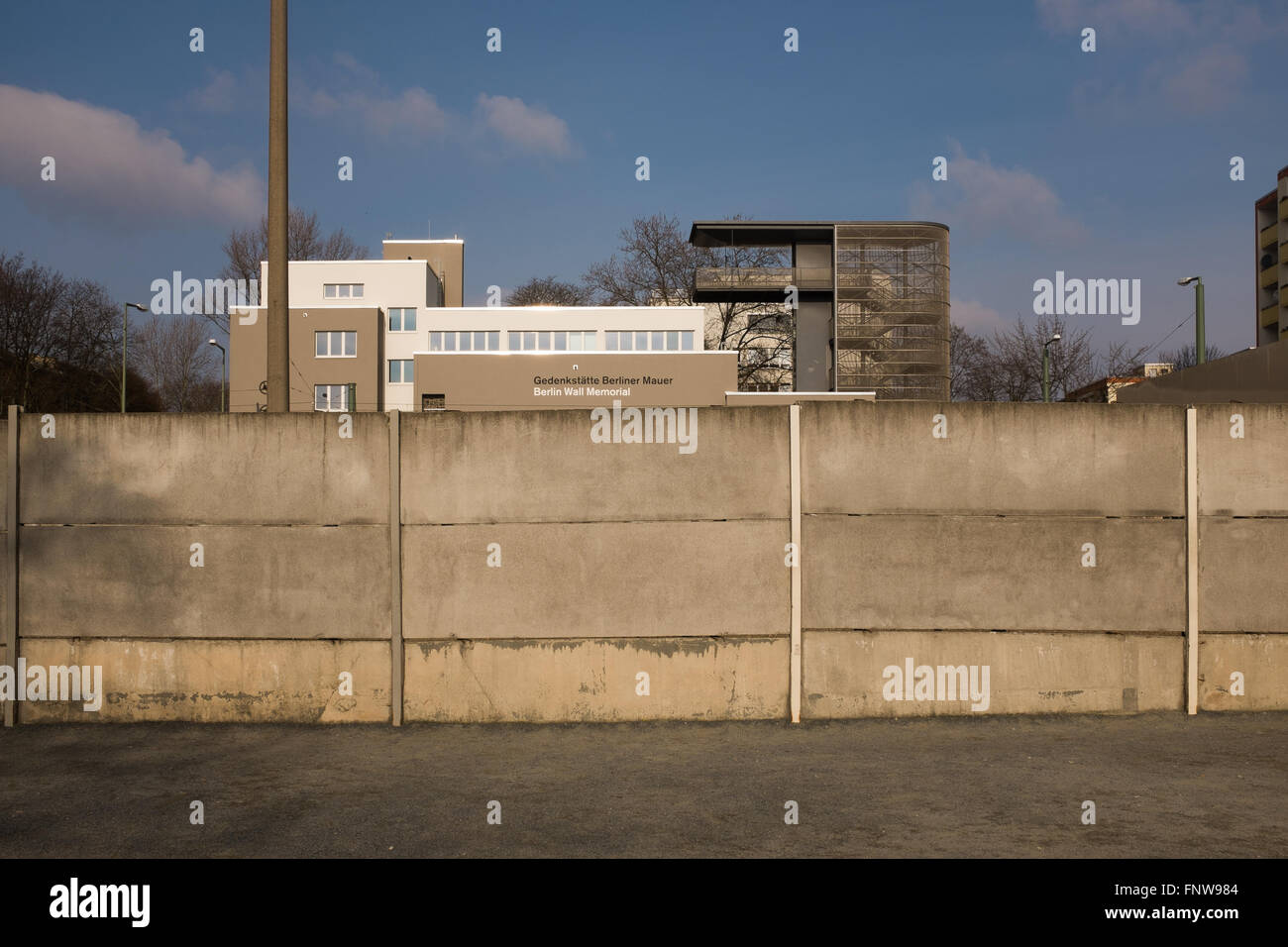 BERLIN, März 15: Die "Gedenkstatte Berliner Mauer" (Deutsch für Gedenkstätte Berliner Mauer) in Berlin-Mitte am 15. März 2016. Stockfoto